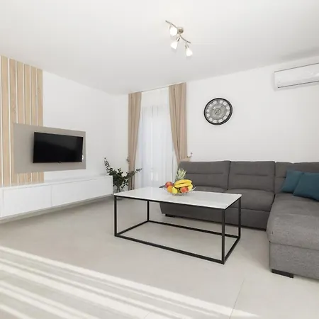Apartment Veranda *